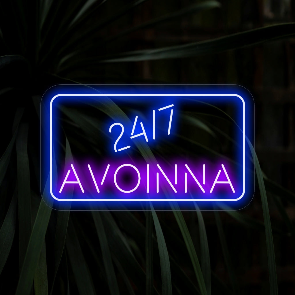 "24 7 Avoinna Neon Open Sign" toont de blauwe cijfers 24 7 in een zacht, rond blauw frame, met het woord "Avoinna" eronder in paars. Een zachte en uitnodigende touch voor elk bedrijf.