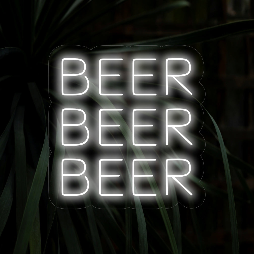 Levendig LED-neonbord met de tekst Beer Beer Beer in klassiek schrift; perfect als muurdecoratie voor in uw bar thuis.