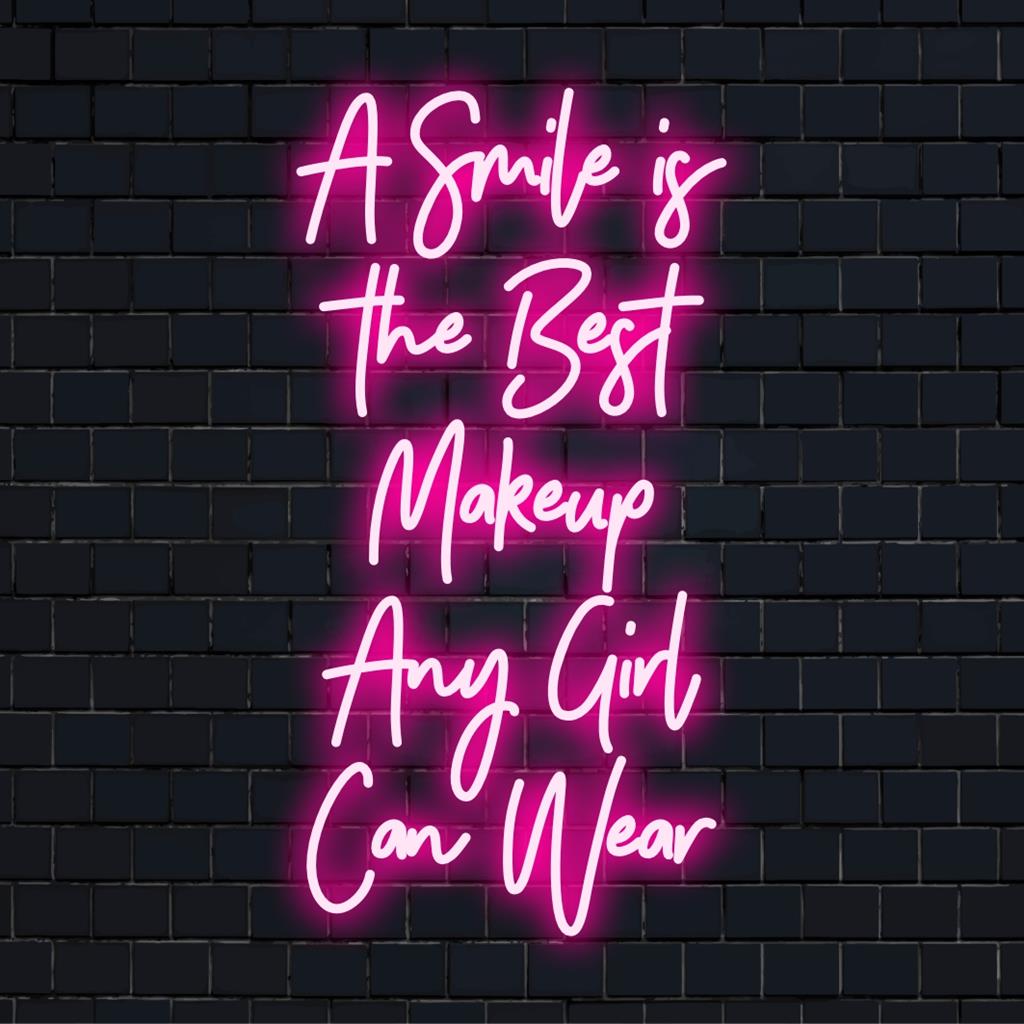 LED-neonbord met stijlvolle tekst: 'A Smile Is The Best Makeup Any Girl Can Wear', de perfecte neon-muurkunst.