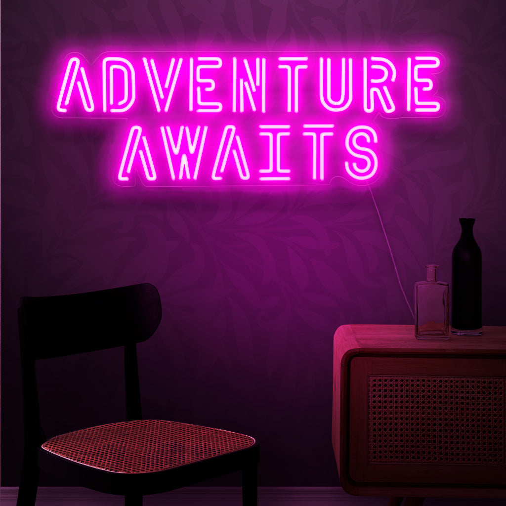 "Adventure Awaits Neon Sign" is een door reislust geïnspireerde toevoeging aan je interieur met reisthema. Een neonlamp die een gevoel van avontuur en ontdekking stimuleert.