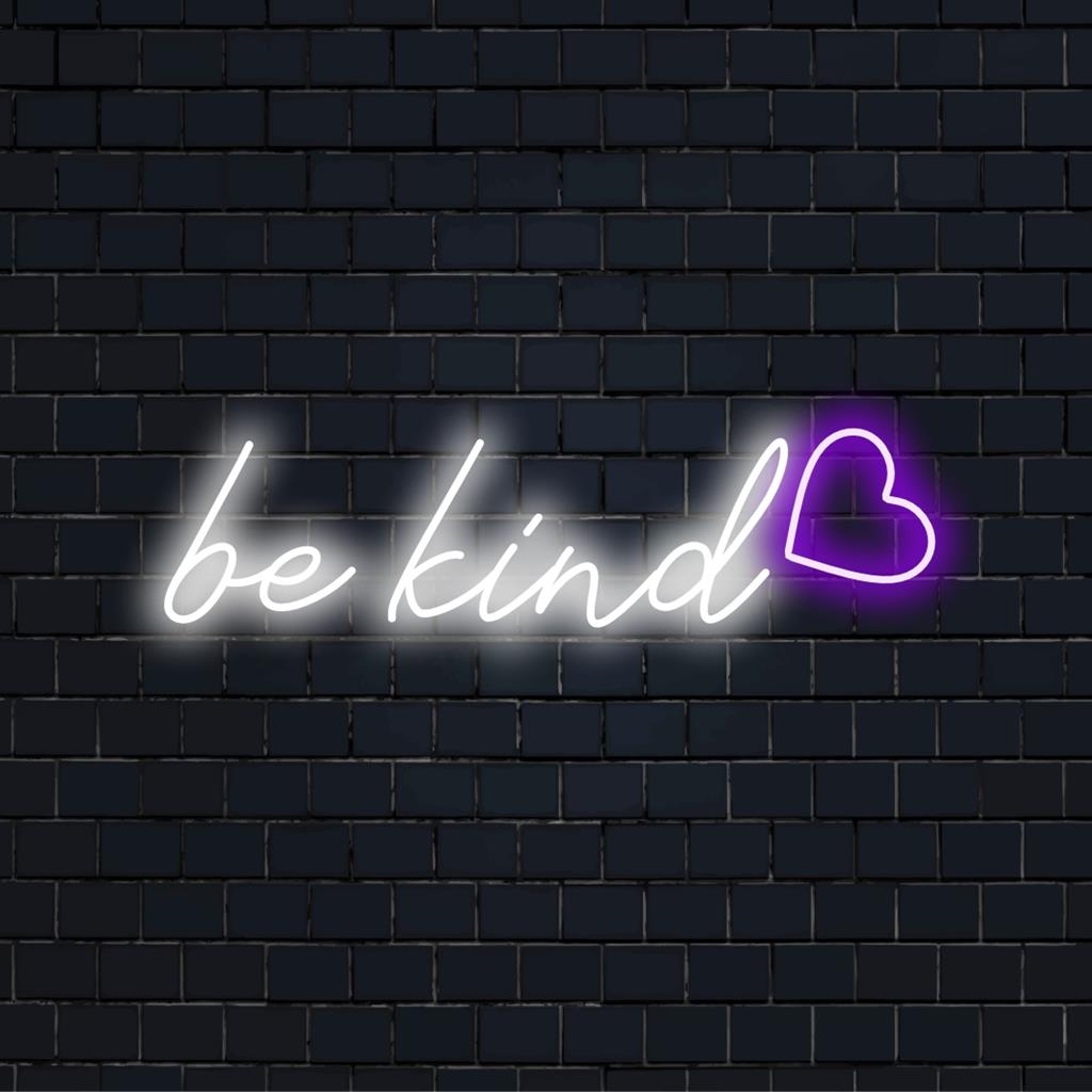 Aangepast neonbord met Be Kind in helder LED-licht; ideaal voor gepersonaliseerde neondecoraties.