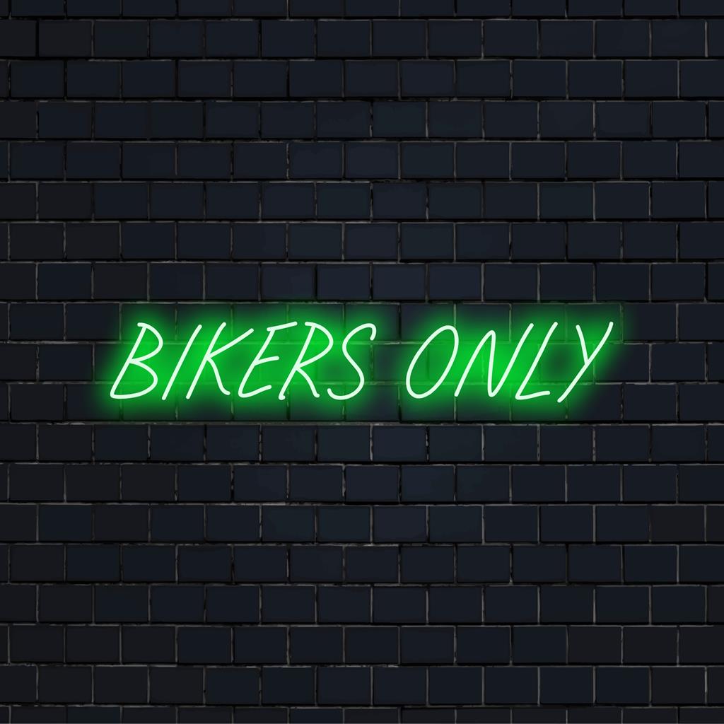 Speciaal LED-neonbord met de tekst 'Bikers Only', perfect voor motorliefhebbers en als unieke ruimtedecoratie.