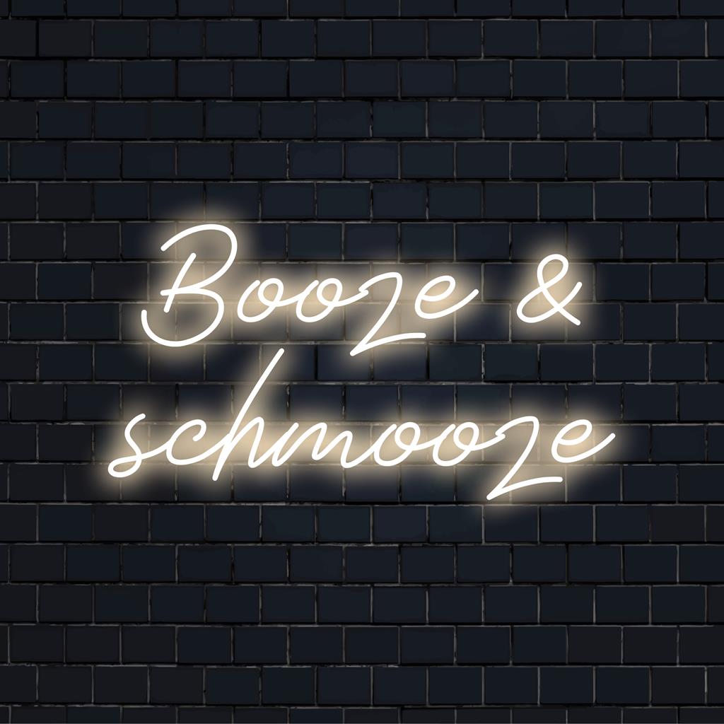 Levendig 'Booze And Schmooze' LED-neonbord, perfect voor eclectische decoraties en levendige bijeenkomsten. Neon citaatkunst.