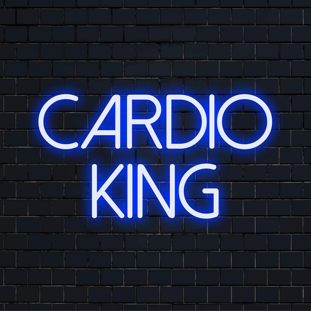 LED-neonreclame met de tekst Cardio King, perfect voor fitnessliefhebbers die op zoek zijn naar een levendige, persoonlijke decoratie.