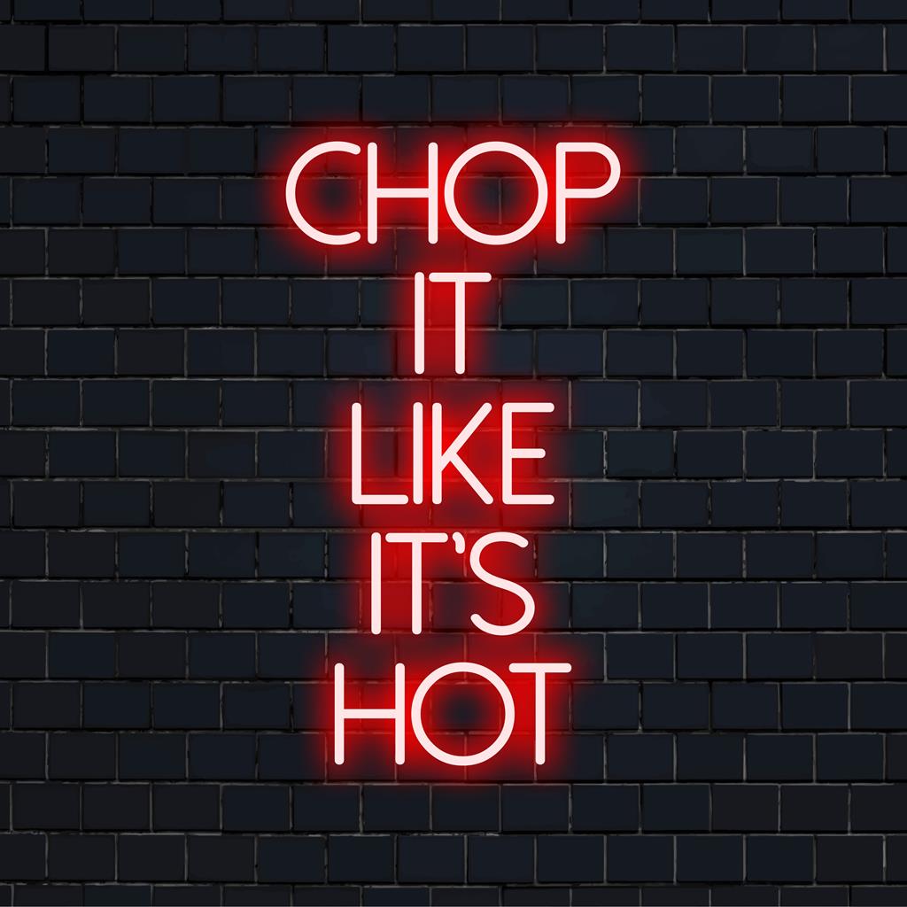 Neon LED-bord met Chop It Like It's Hot, perfect voor in de keuken of bar, combineert humor met felle neon-uitstraling.