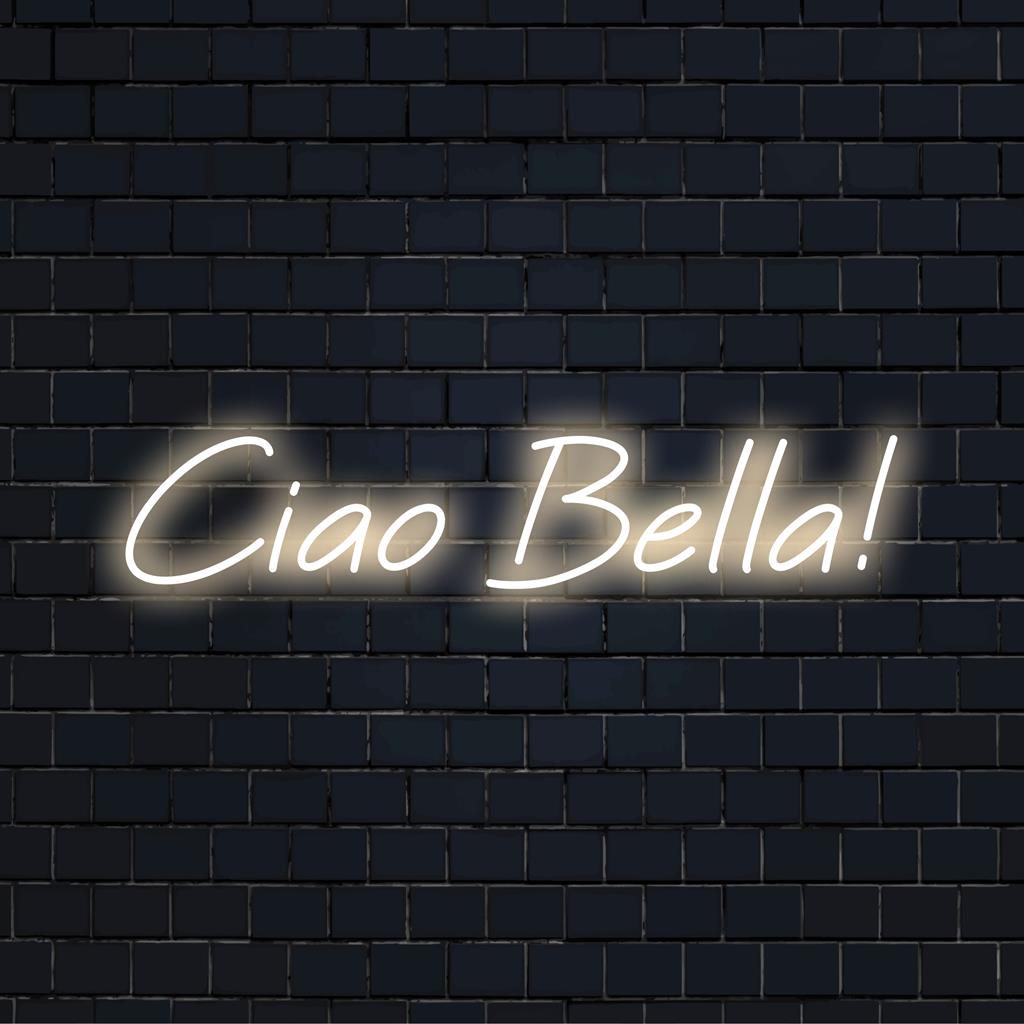 Aangepast LED-neonbord met Ciao Bella! in elegant lettertype, perfect voor een chique neoninrichting en een persoonlijke sfeer.