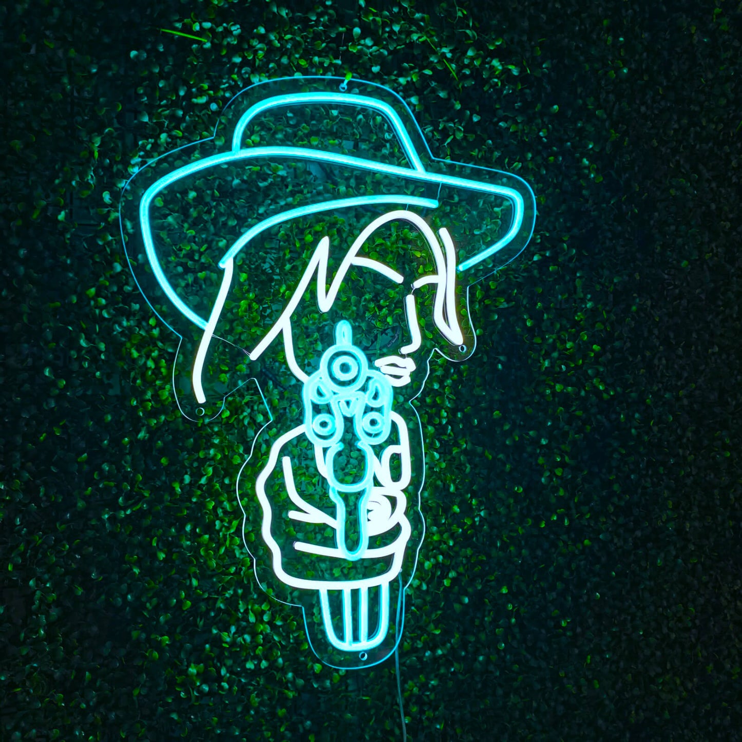 "Cowgirl Pointing Gun Neon Sign" ��� Een opvallend neonlicht met het silhouet van een cowgirl, dat uw ruimte een gedurfde energie geeft.