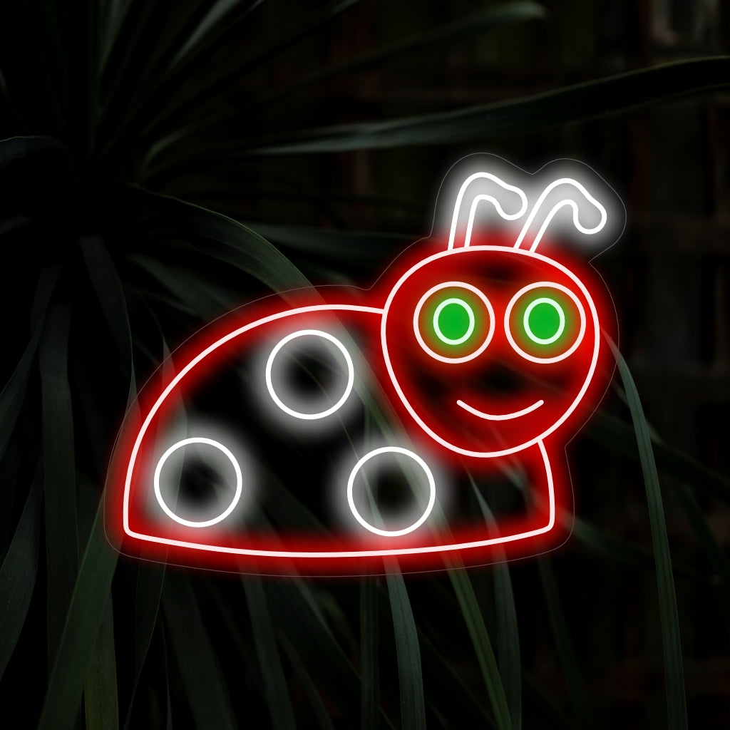 "Cute Smiling Ladybug Neon Sign" straalt een neongloed uit, waardoor uw ruimte een speelse en vrolijke sfeer krijgt. Ideaal voor het creëren van een vrolijke en charmante sfeer.