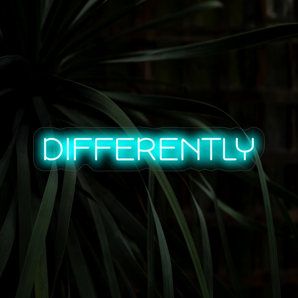 "Differently Neon Sign" licht op met een opvallend licht, waarmee het de uniekheid en individualiteit van uw ruimte viert. Het is daarom ideaal voor omgevingen waar diversiteit wordt omarmd.