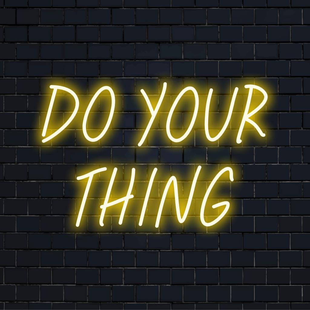 Op maat gemaakt LED-neonbord met de tekst Do Your Thing, perfect voor een gepersonaliseerde, heldere inrichting in huis of op kantoor.