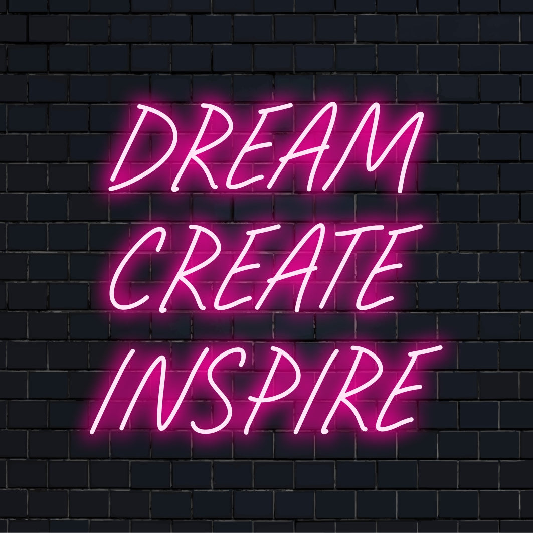 Op maat gemaakt LED-neonbord met Dream, Create, Inspire in een levendige gloed. Perfect voor een unieke decoratie en een positieve energie-uitstraling.