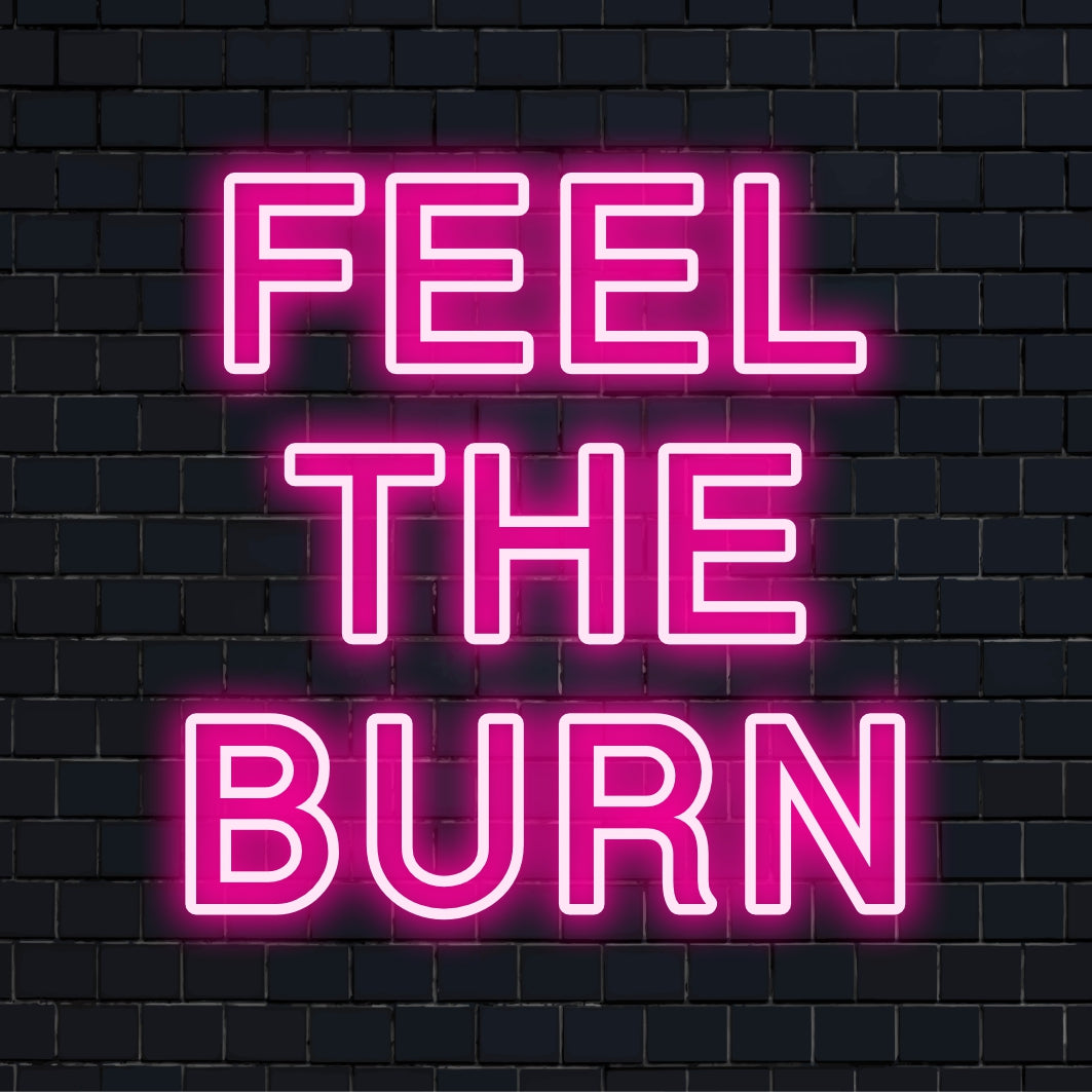 Op maat gemaakt LED-neonbord met de tekst Feel The Burn; levendige neonmuurkunst, perfect voor fitnessliefhebbers.