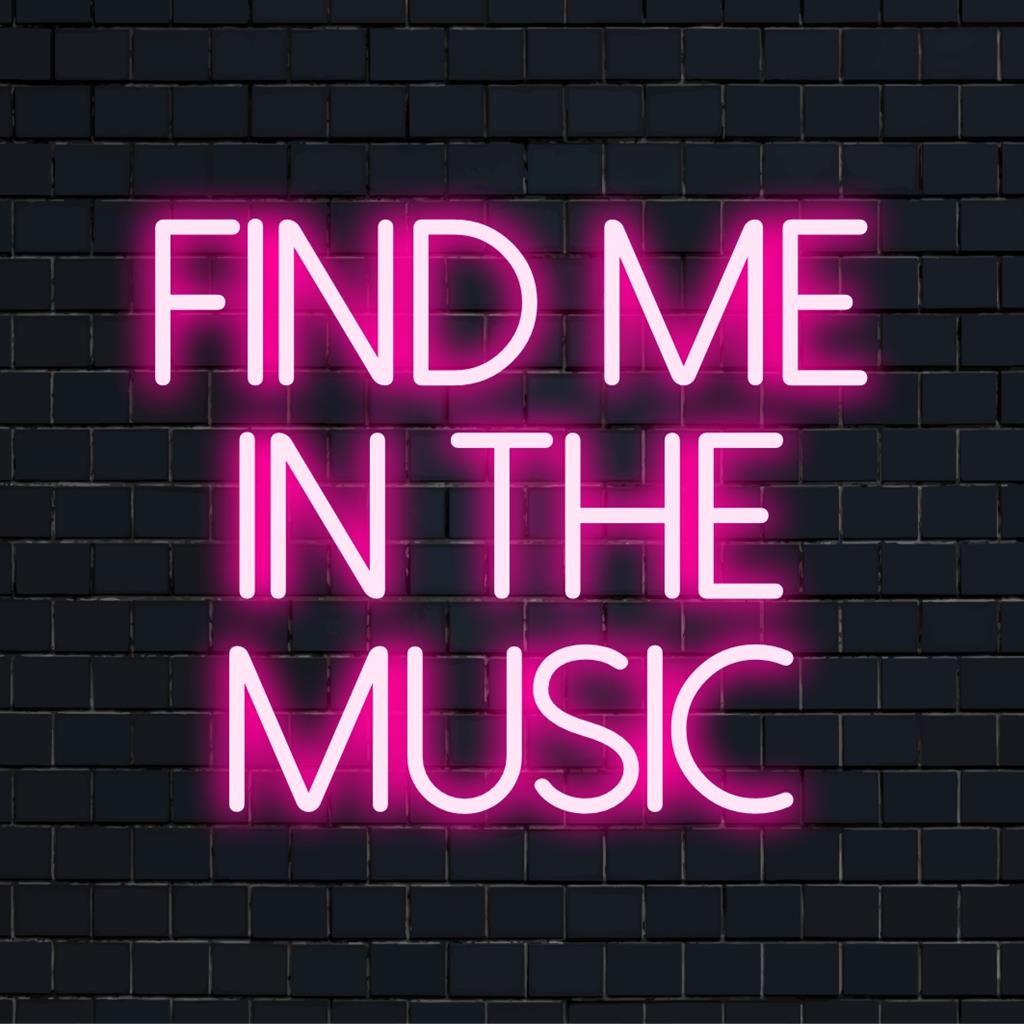 Kleurrijk LED-neonbord met de tekst 'Find Me In The Music', een lichtgevend kunstwerk voor de ruimte van elke muziekliefhebber.