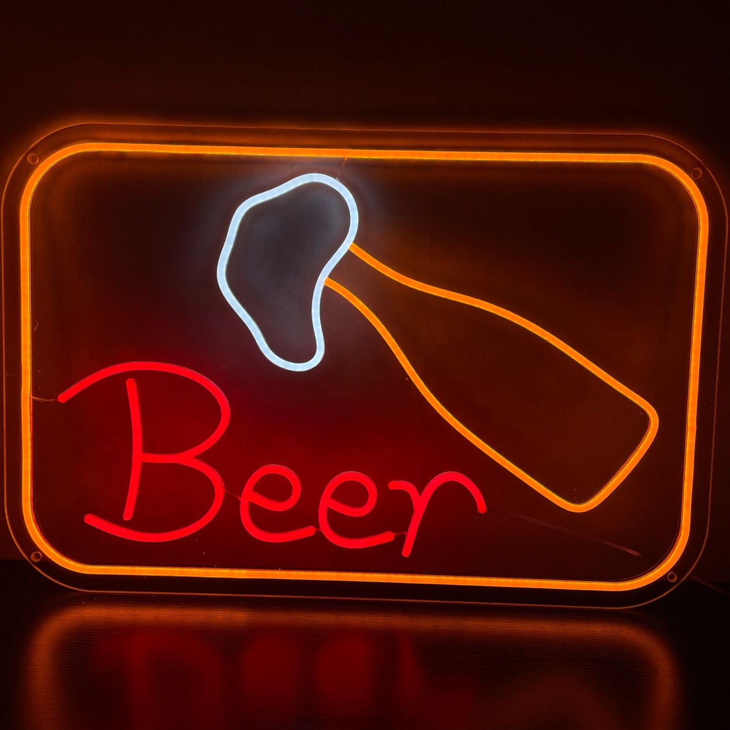"Foamy Bottled Beer Neon Sign" - Bruisend van de pubsfeer, perfect voor bars en brouwerijen, ter ere van de vreugde van een koud, schuimend biertje.