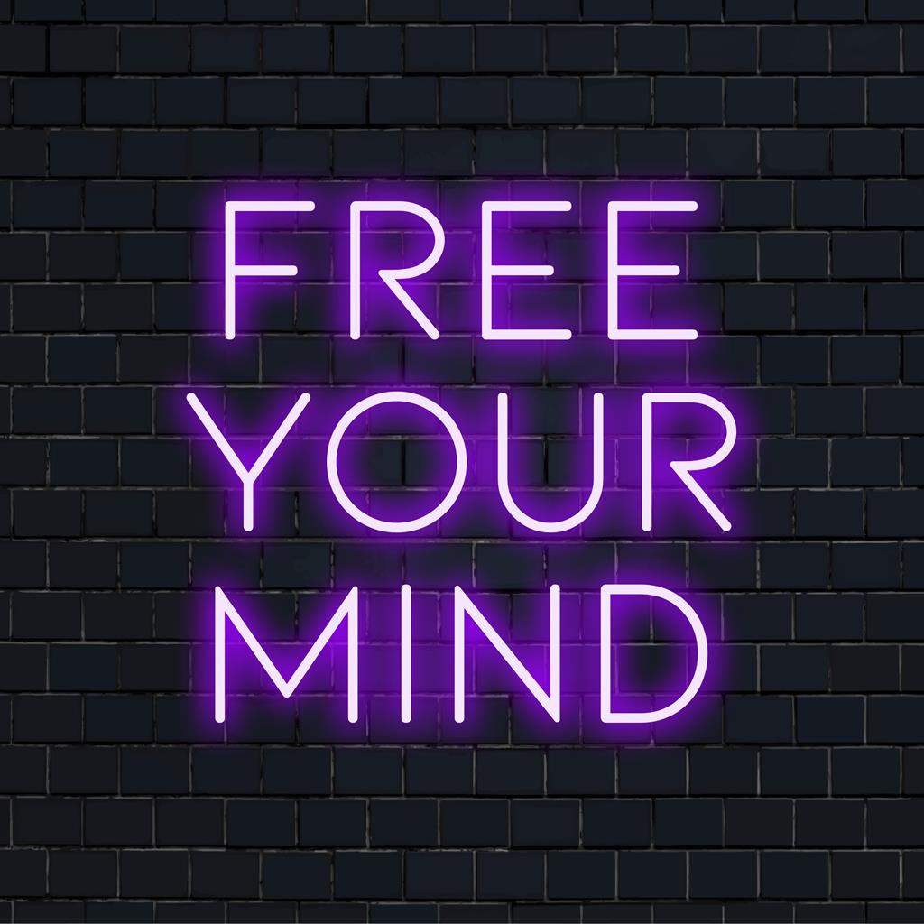 LED-neonreclame met de tekst Free Your Mind, een toonbeeld van artistieke verlichting en een moderne ambiance.