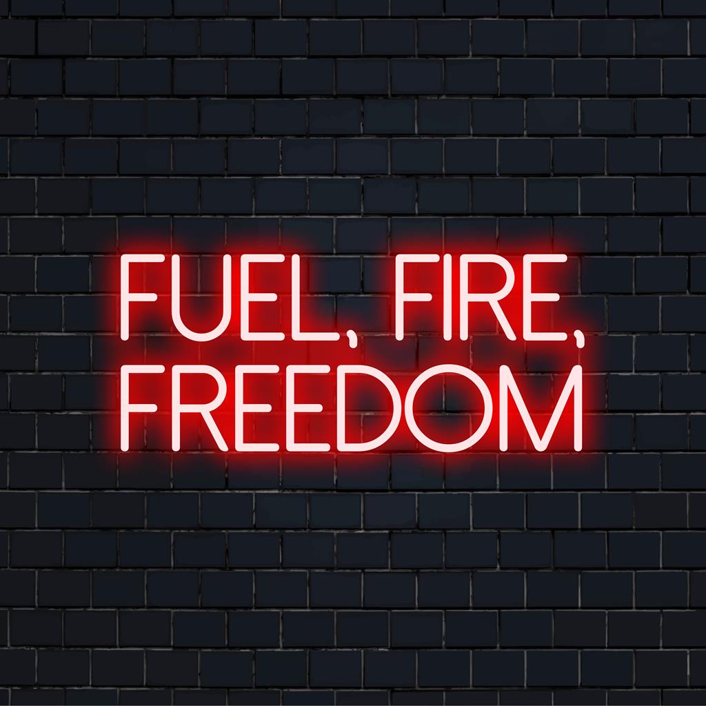 Op maat gemaakt LED-neonbord met de tekst 'Fuel, Fire, Freedom' in levendige kleuren, perfect om uw ruimte te verrijken.