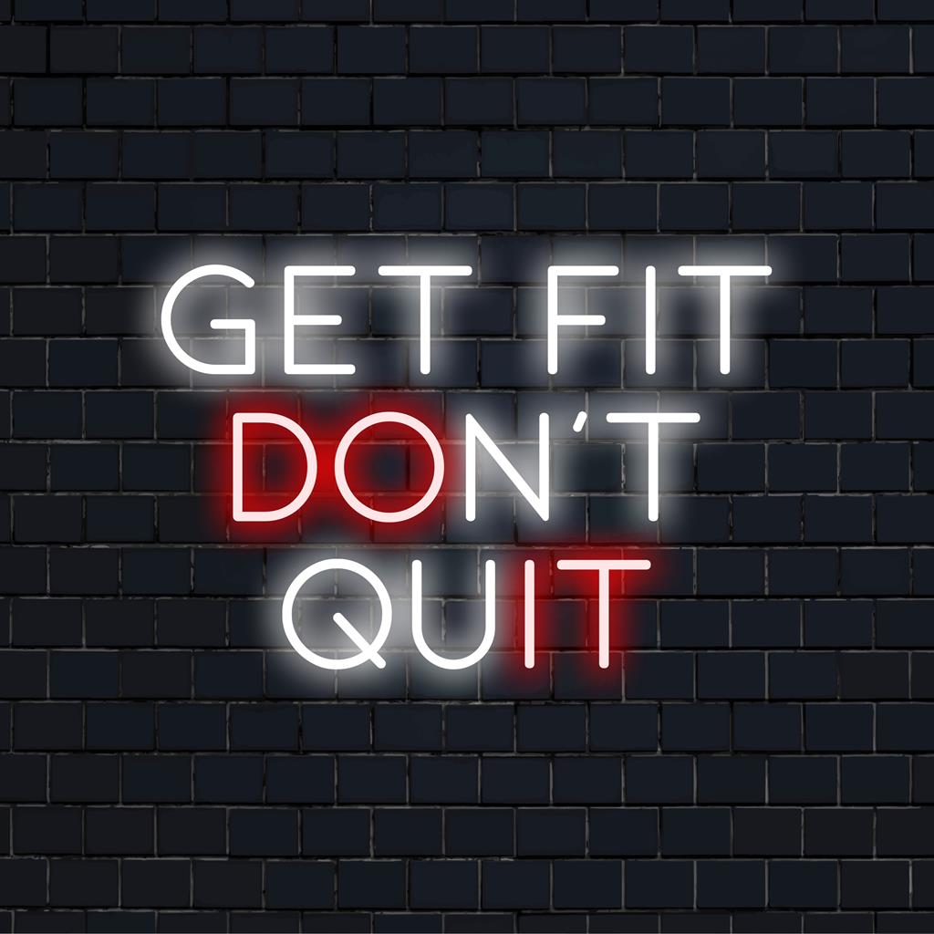 Levendig LED-neonbord met de tekst Get Fit Don't Quit, perfect als motiverende decoratie en inspiratie voor fitnesstrajecten.