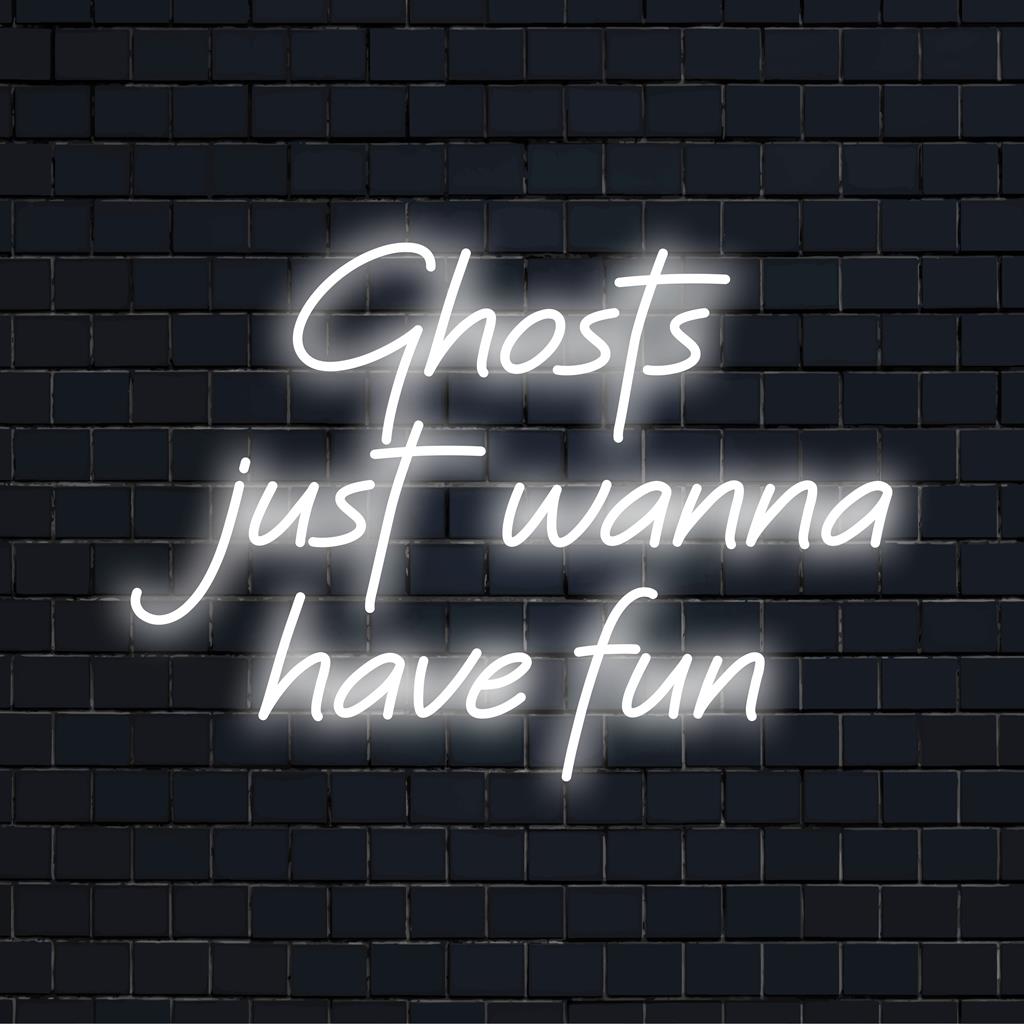 Het LED-neonbord Colorful Ghosts Just Wanna Have Fun is een levendig neondecoratie voor aan de muur, perfect voor een speelse sfeer.