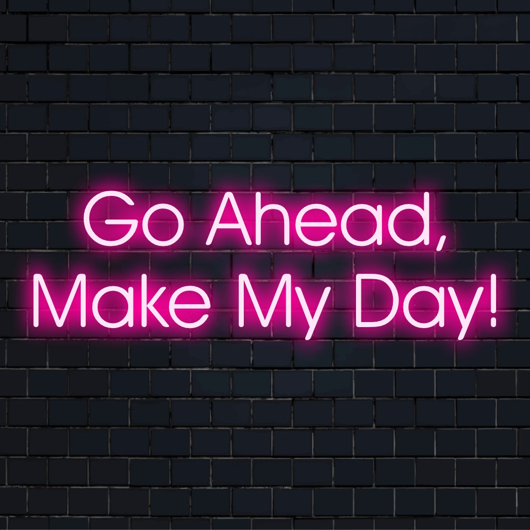Gepersonaliseerde LED-neonreclame met de tekst 'Go Ahead, Make My Day' in levendige neonkleuren. Perfect om elke ruimte stijlvol te verfraaien.