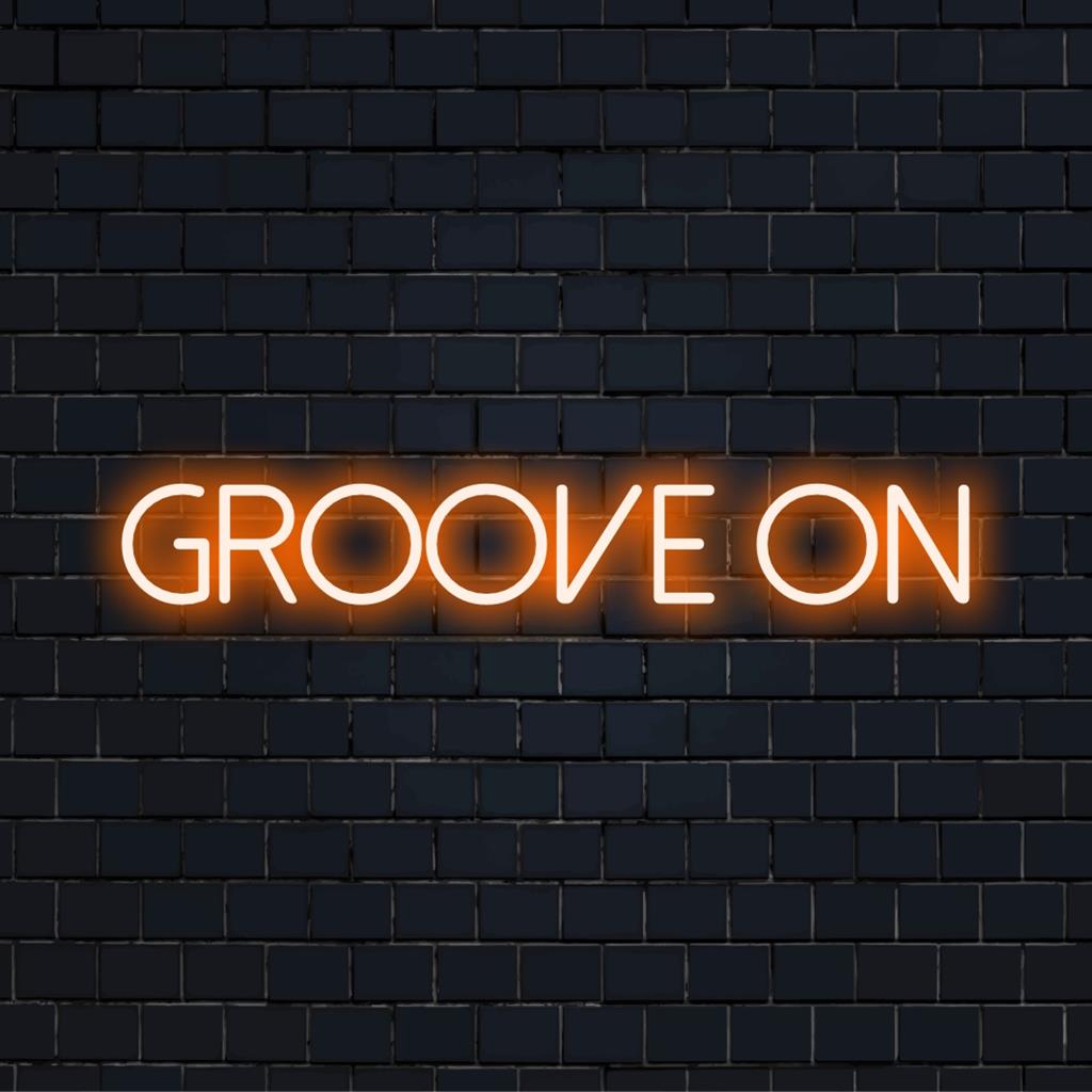 Het strakke LED-neonbord van Groove On is een opvallende decoratie en is perfect om elke ruimte een levendige toets te geven.