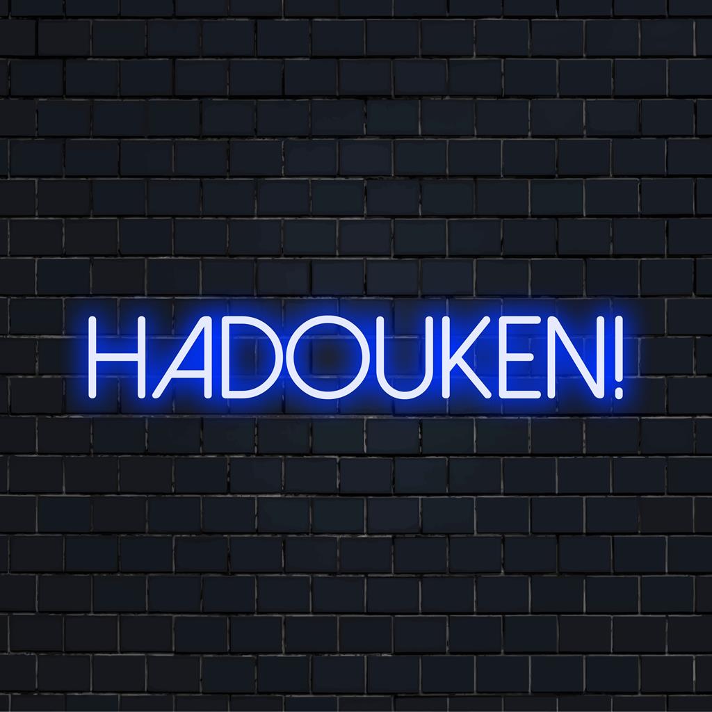 Op maat gemaakt LED-neonbord met de tekst Hadouken! in levendige neonkleuren; perfecte neonmuurkunst voor gameliefhebbers.