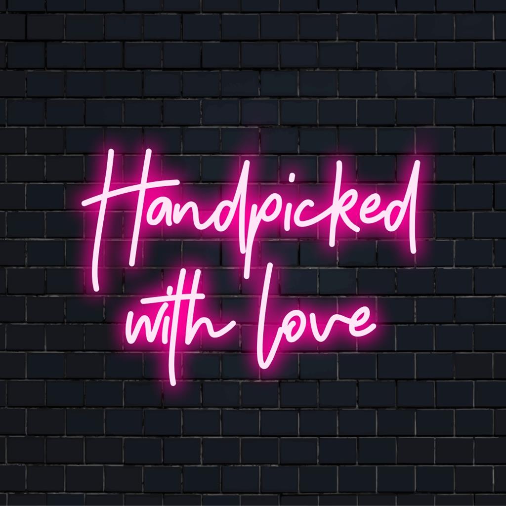 LED-neonbord met de tekst Handpicked With Love in zorgvuldig geselecteerde ambachtelijke stijl, ideaal voor intieme ruimtes en op maat gemaakte wanddecoraties.