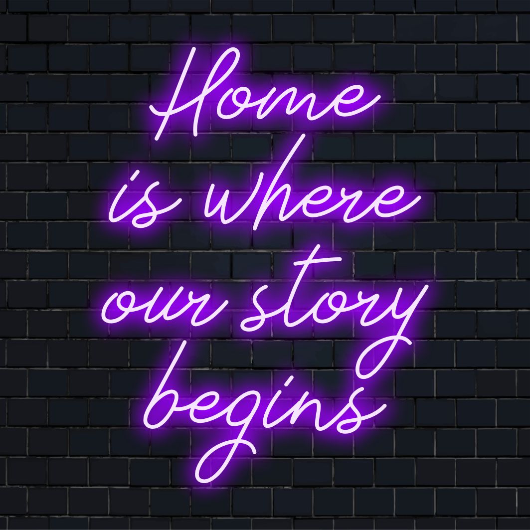 LED-neonreclame met de tekst 'Home Is Where Our Story Begins', perfect om warmte toe te voegen aan elke ruimte. Gepersonaliseerde LED-verlichting zorgt voor sprankeling en comfort.