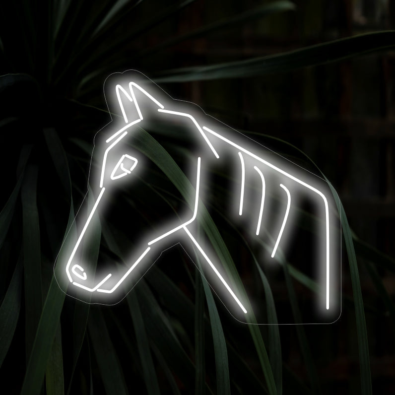 "Horse Neon Sign" - Een majestueuze en betoverende aanvulling op ruimtes met een paardenthema. Het toont de geest en gratie van paarden met een dynamisch en betoverend neonlicht.