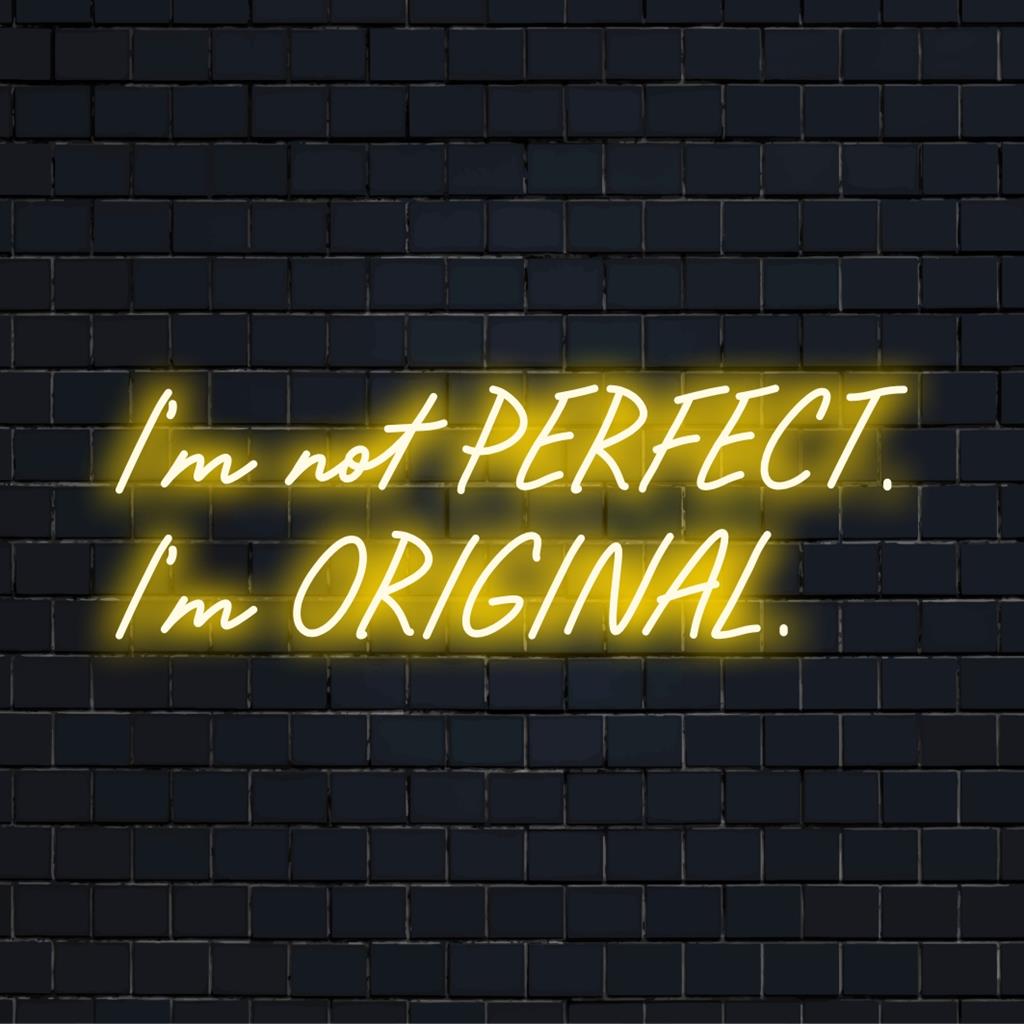 Speciaal LED-neonbord met de fantasierijke tekst 'Ik ben niet perfect. Ik ben origineel'. Neon statement piece, inspirerende wanddecoratie.