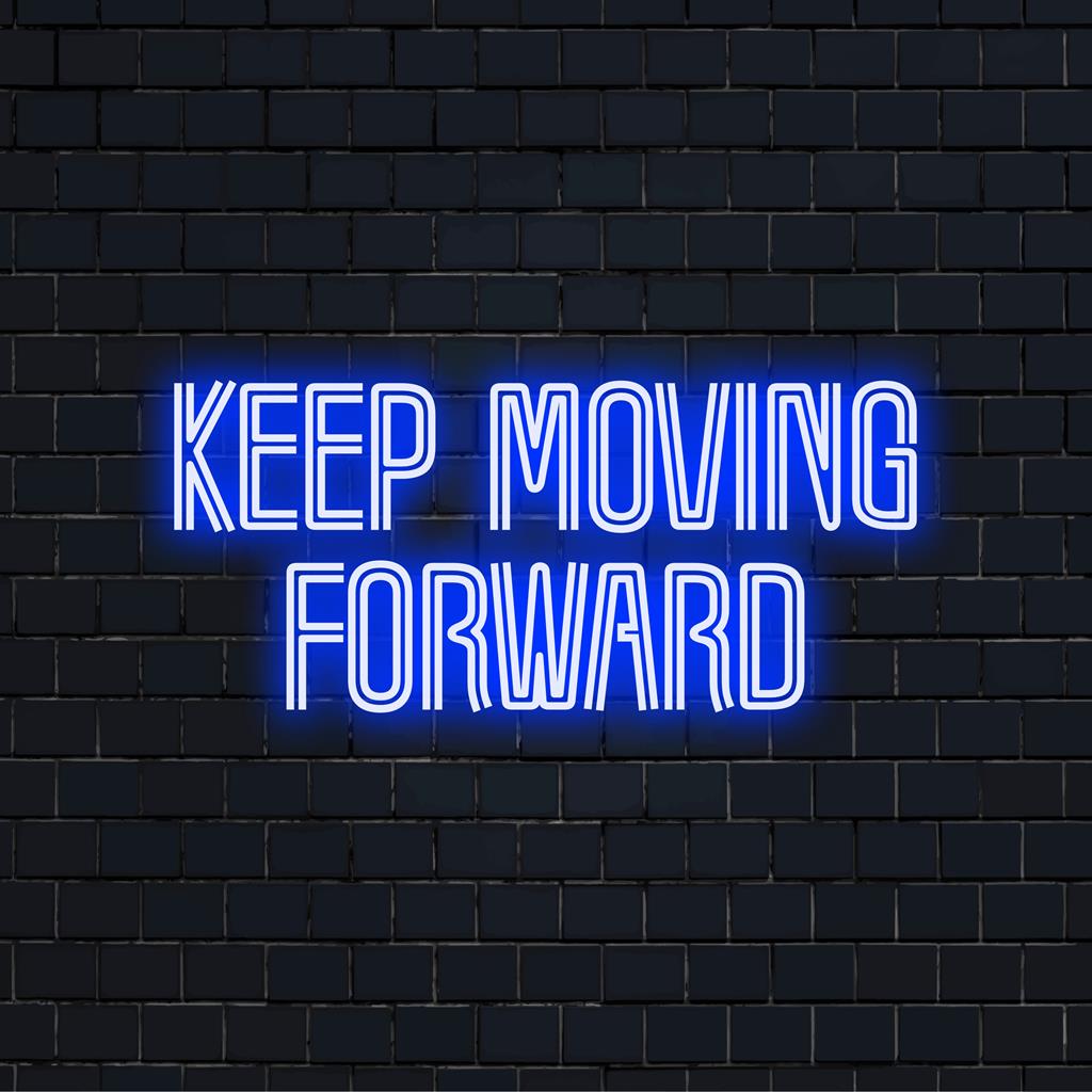 Stijlvol LED-neonbord met de inspirerende tekst Keep Moving Forward, perfect om een motiverende touch aan elke ruimte toe te voegen.