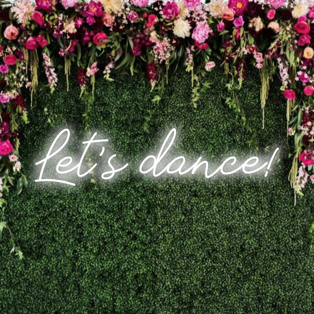 Speciaal LED-neonbord met de levendige tekst Let's Dance! voor een levendige decoratie. Perfecte neonmuurkunst om elke ruimte te stimuleren.