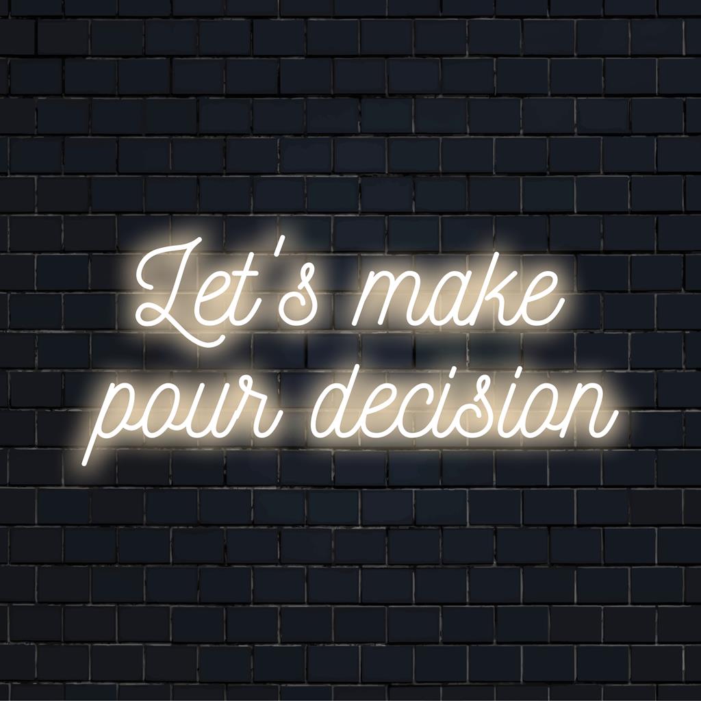 Op maat gemaakt LED-neonbord met de tekst Let's Make Pour Decision in levendige kleuren, perfect om elke ruimte een unieke sfeer te geven.