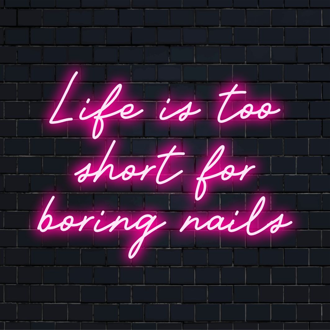 Een levendig, op maat gemaakt LED-neonbord met de levendige mantra: Life Is Too Short For Boring Nails, perfect voor elke ruimte.