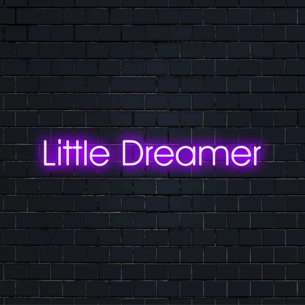 LED-neonreclame met de tekst Little Dreamer erop, een levendige neonkunst die perfect is voor creatieve, persoonlijke wanddecoraties.