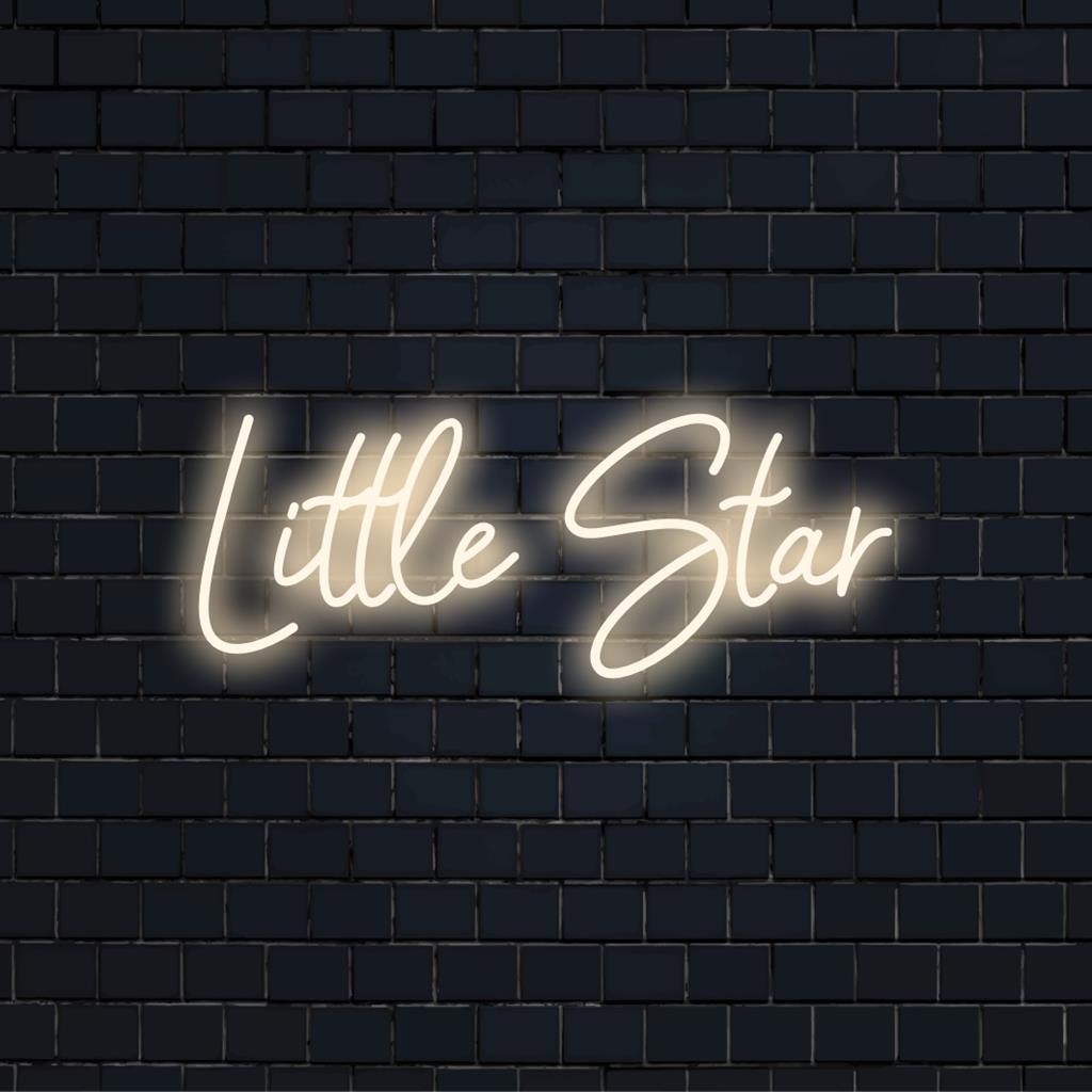 Een op maat gemaakt LED-neonbord met de tekst 'Little Star', dat een zacht licht uitstraalt. Perfect om elke ruimte een hemels tintje te geven.