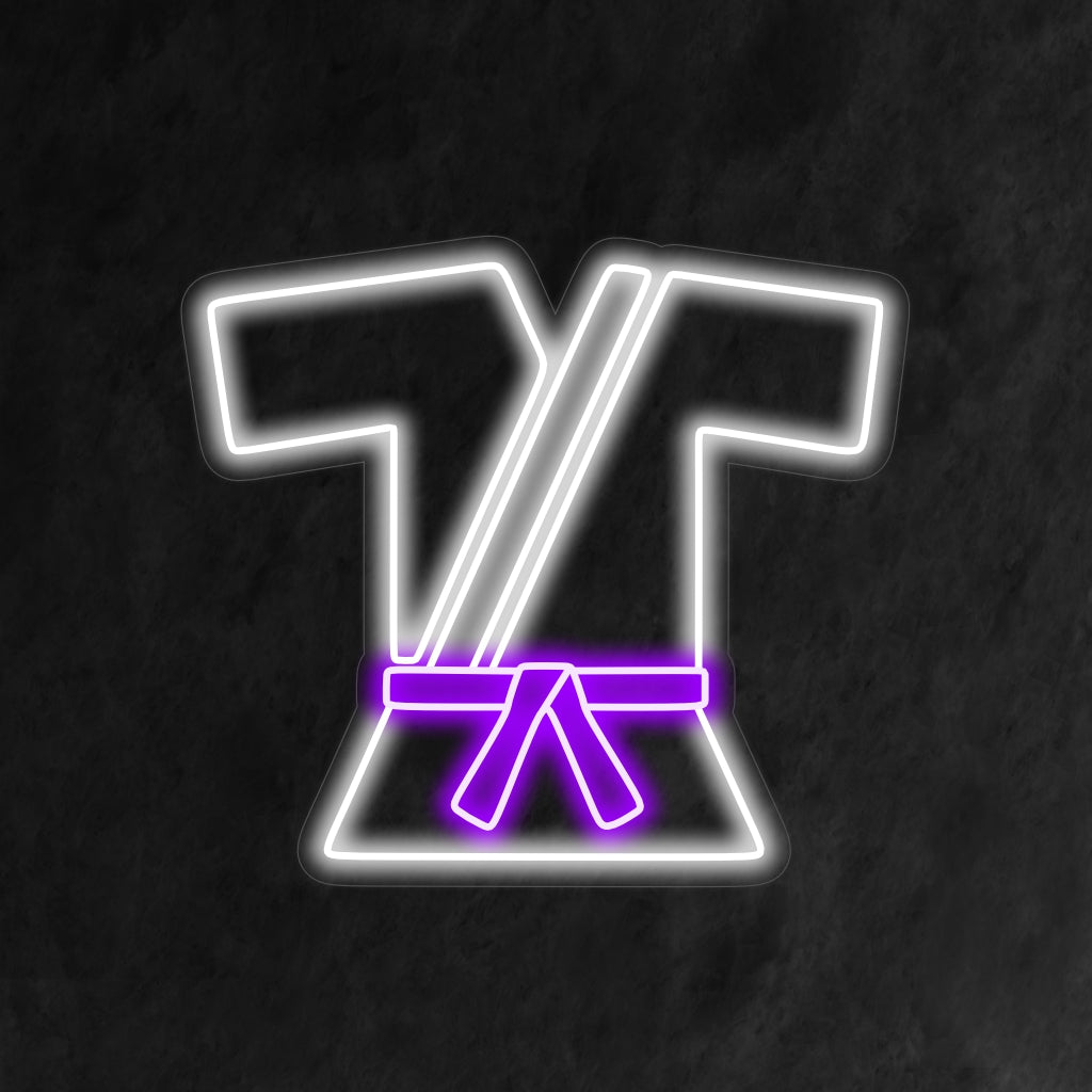 "Martial Arts Uniform Neon Sign" is een dynamische en energieke toevoeging, perfect voor vechtsportscholen en fitnessruimtes. Verlicht met de geest van discipline en kracht!