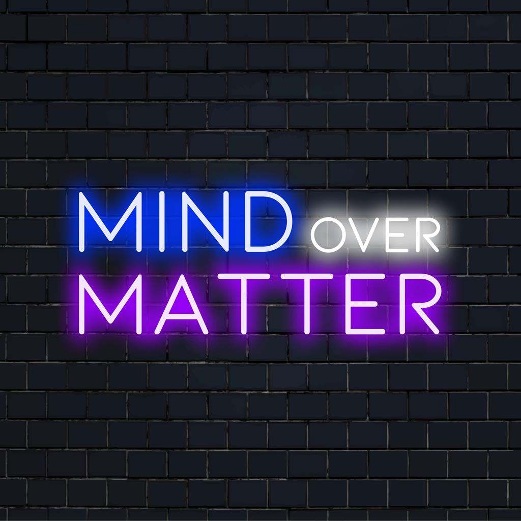 Levendig, veelkleurig LED-neonbord met de tekst Mind Over Matter. Perfect als decoratie met een persoonlijke, motiverende boodschap.