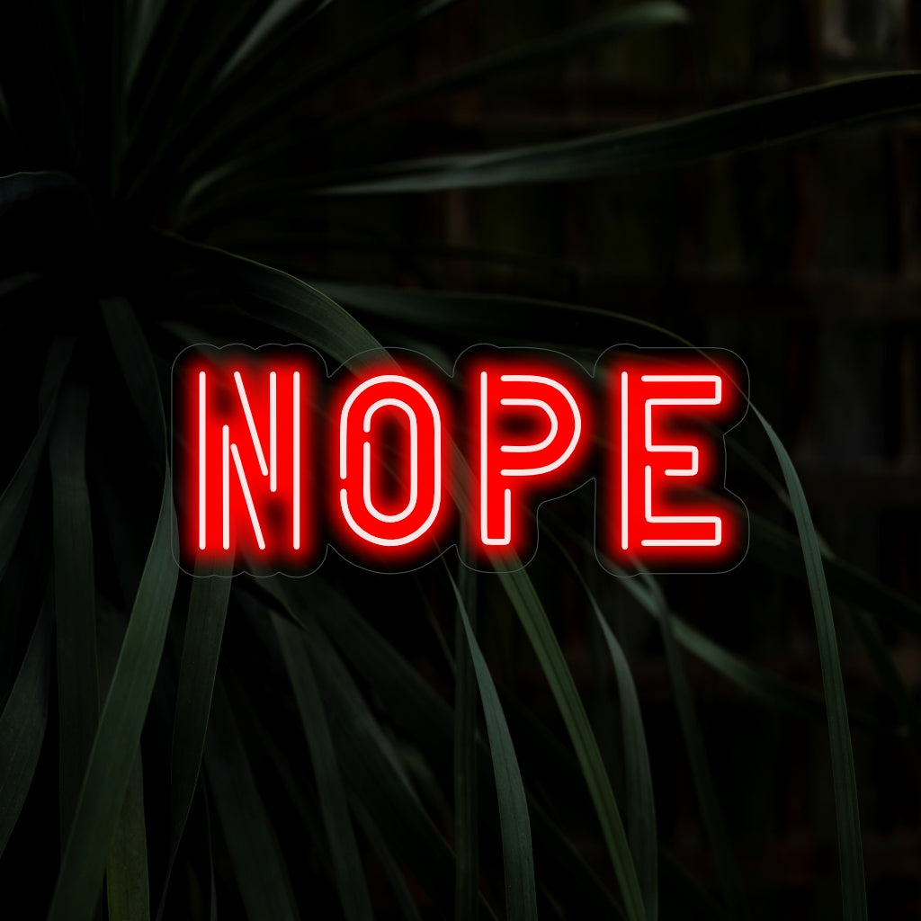 "NOPE Neon Sign" is een gedurfde en eenvoudige toevoeging, perfect voor ruimtes die een directe en compromisloze uitstraling omarmen. Verlicht met een vleugje assertiviteit!