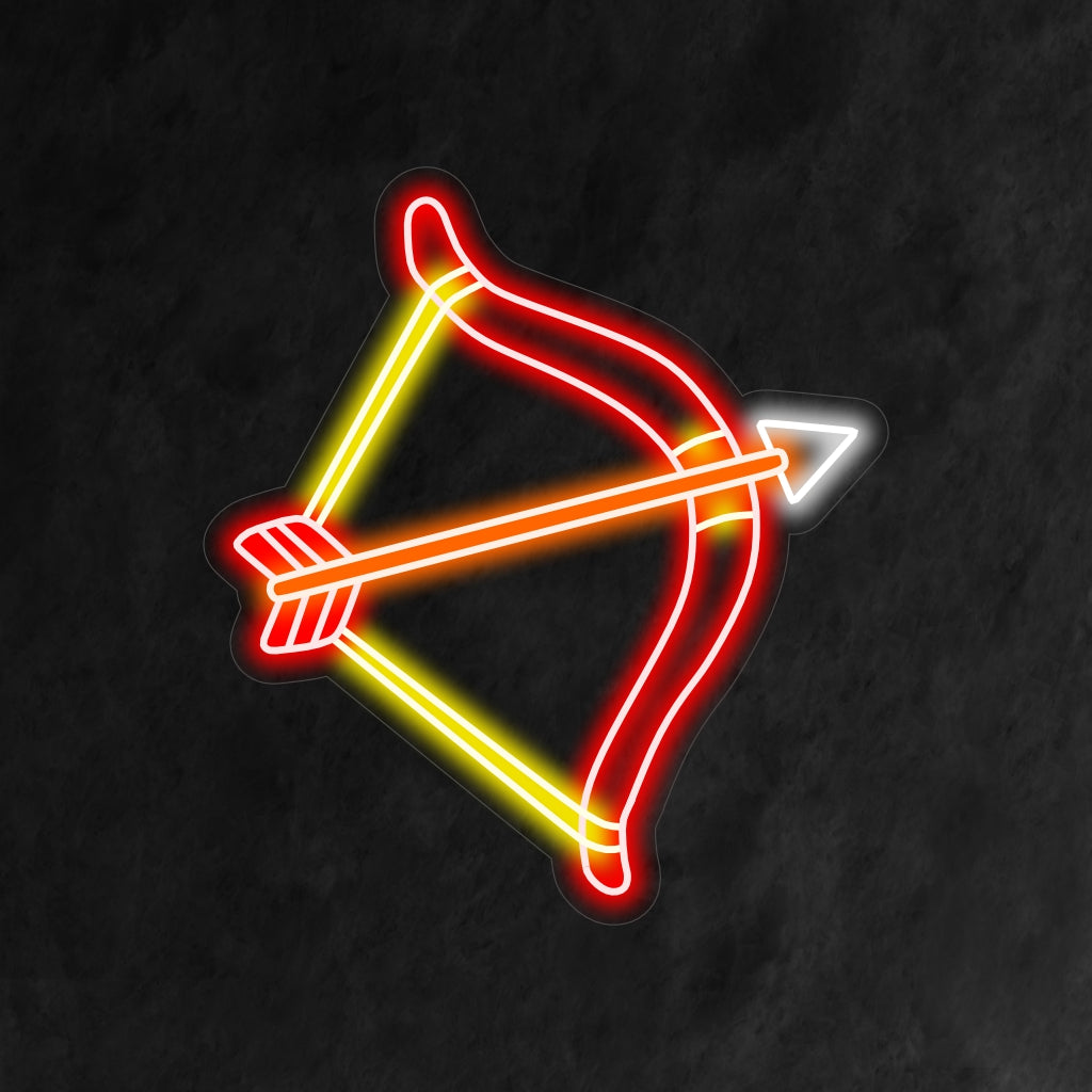 "Native American Bow and Arrow Neon Sign" is een culturele en symbolische toevoeging aan uw interieur. Een neonlamp die met pijl en boog een eerbetoon brengt aan het erfgoed van de Native Americans.