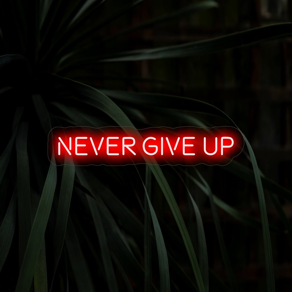 "Never Give Up Neon Sign" is een motiverende en stimulerende toevoeging, perfect voor ruimtes die veerkracht en vastberadenheid stimuleren. Verlicht met een onwrikbare geest!
