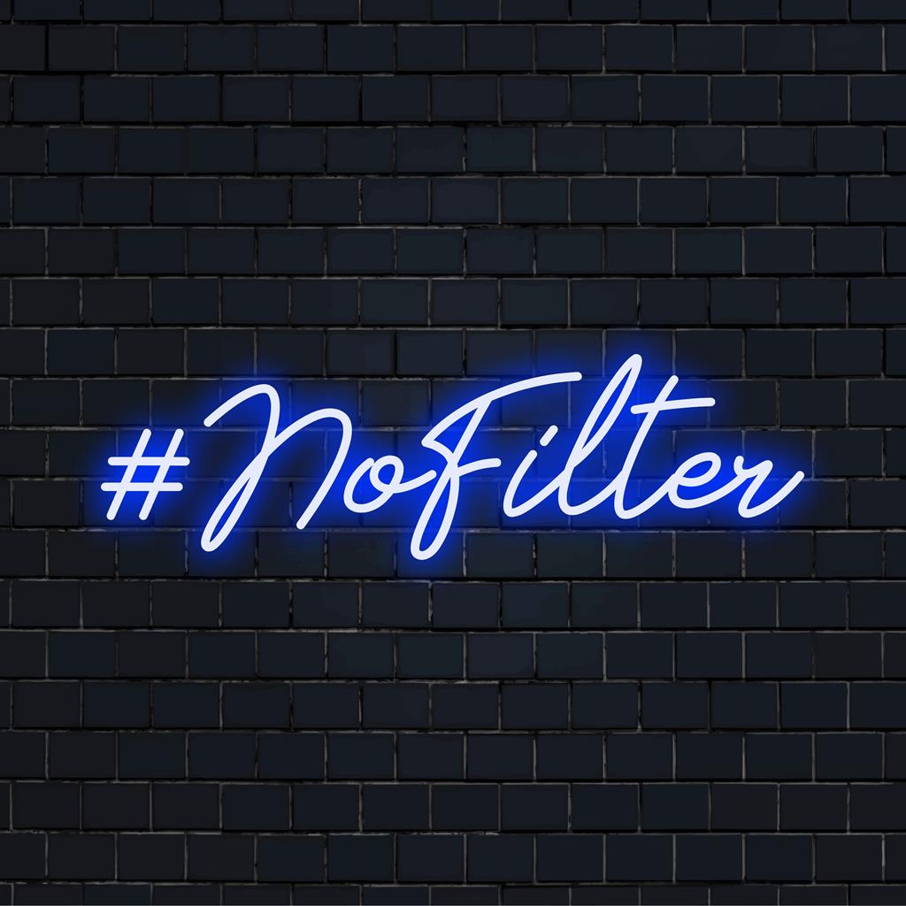 Op maat gemaakt, handgemaakt LED-neonbord met de tekst '#NoFilter', een combinatie van moderne esthetiek en gepersonaliseerde neoncitaten.