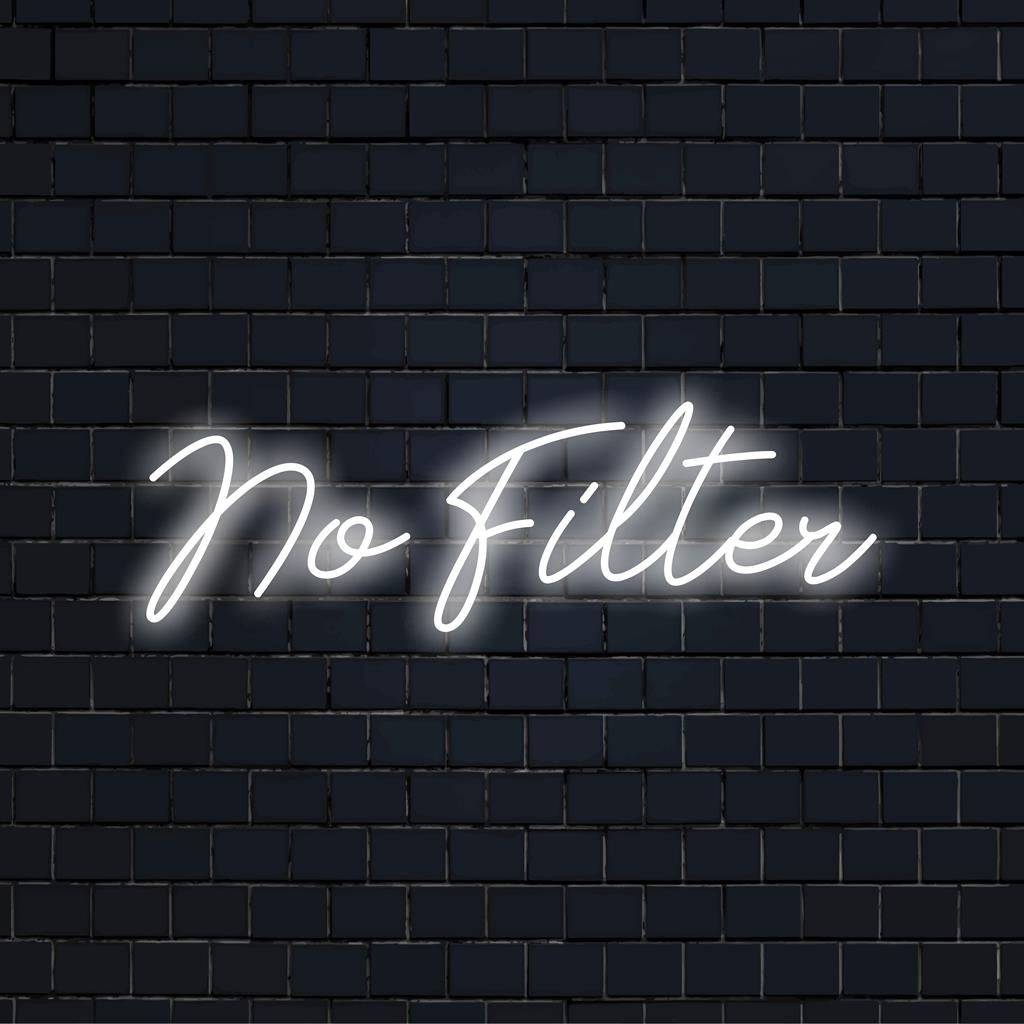 Levendig, op maat gemaakt LED-neonbord met de tekst No Filter, perfect om elke ruimte een opvallende uitstraling te geven.