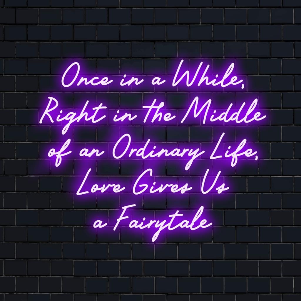 Handgemaakt LED-neonbord met de quote Once In A While...Love Gives Us A Fairytale in elegant lettertype; perfecte neonmuurdecoratie.