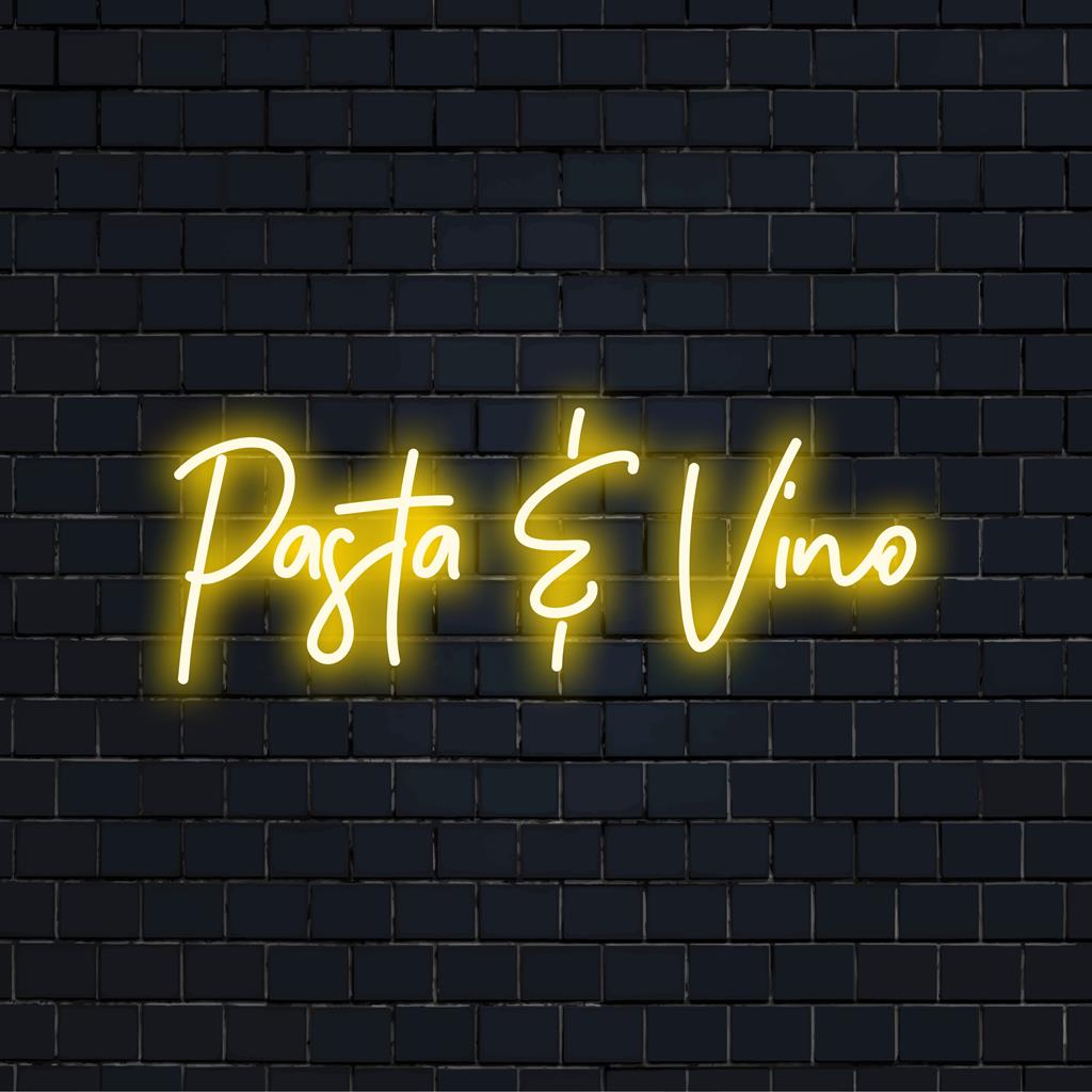 Op maat gemaakt LED-neonbord met de tekst Pasta And Vino, ideaal om flair toe te voegen aan de inrichting van uw keuken of restaurant.