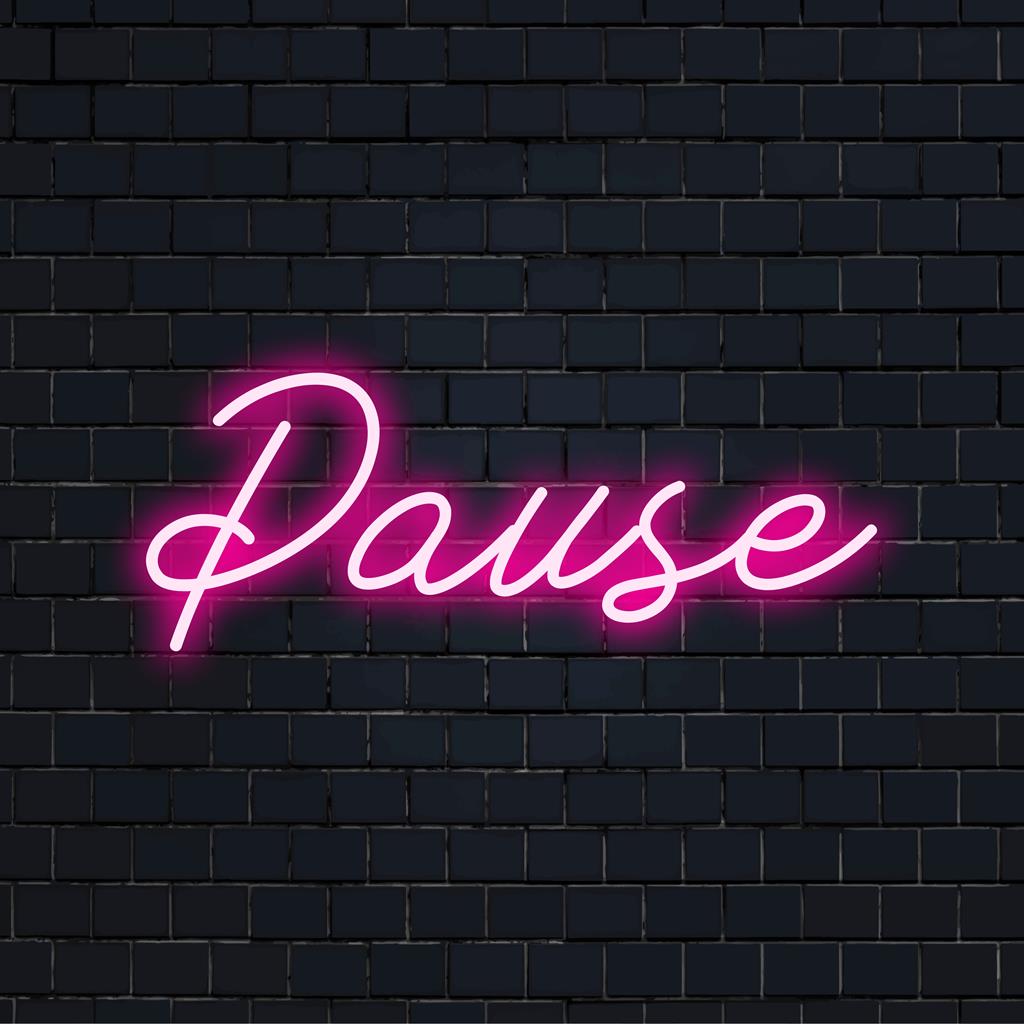 Levendig Pause LED-neonbord met oplichtende tekst, perfect als unieke neonmuurkunst of aangepaste neonlichtdecoratie.