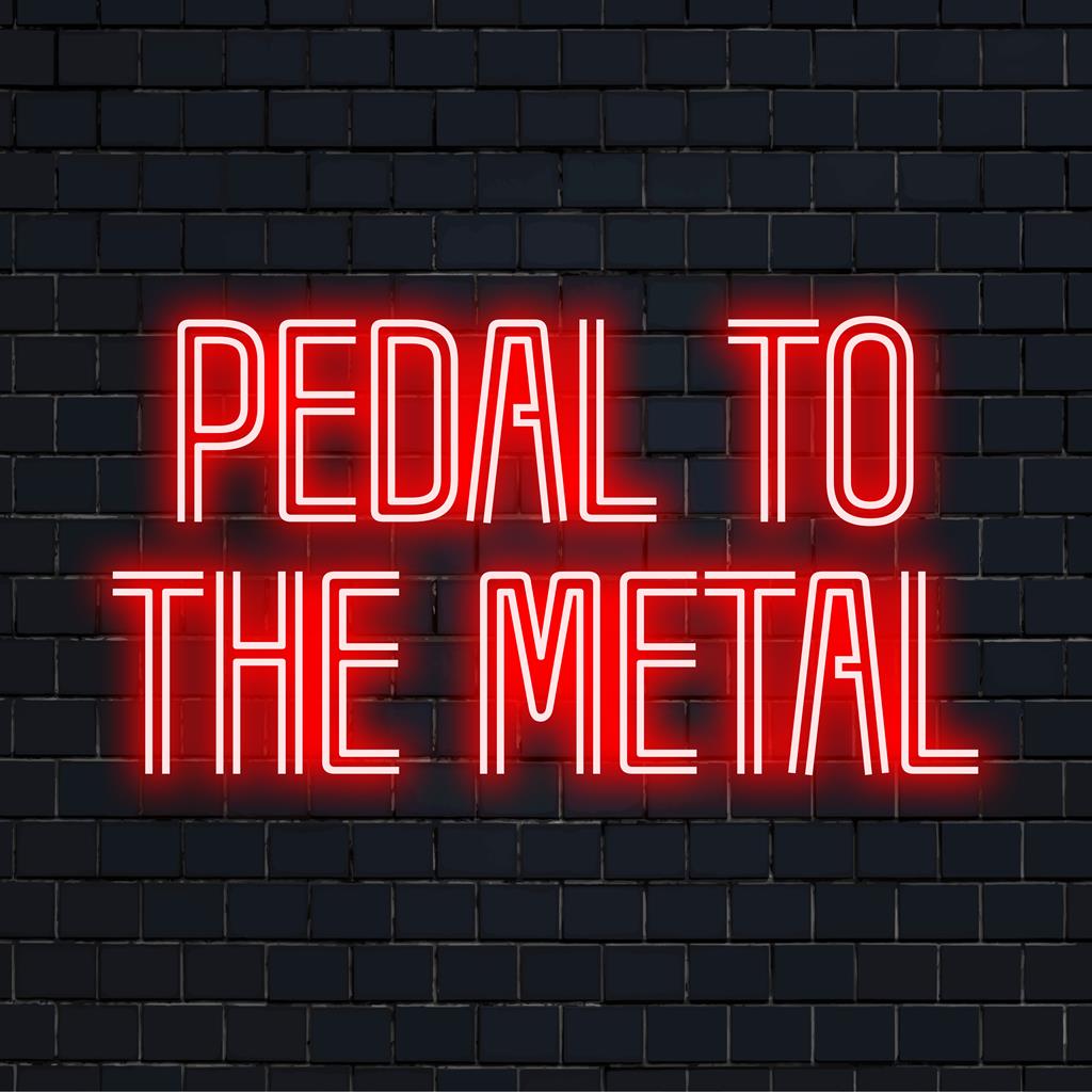 Levendig, op maat gemaakt LED-neonbord met de titel Pedal To The Metal; perfect voor een levendige inrichting, een combinatie van kunst en verlichting.