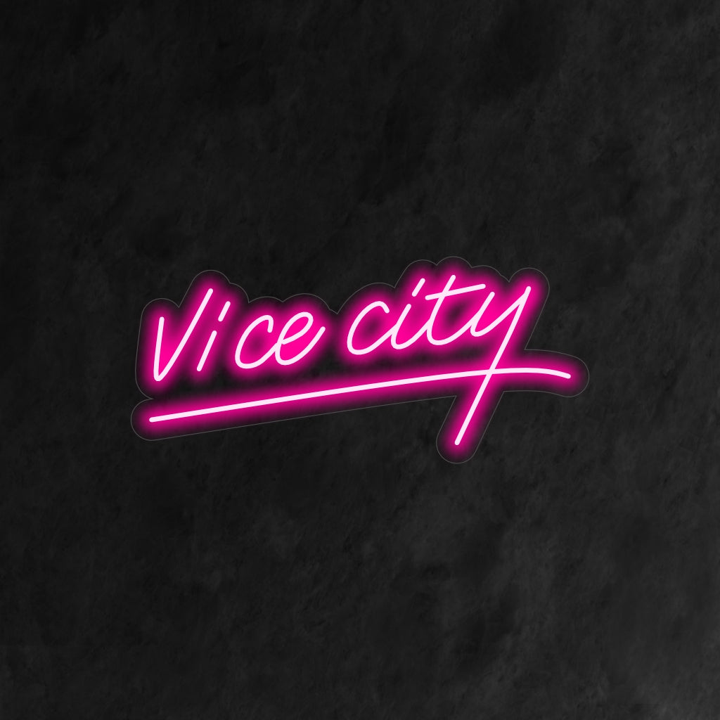 "Pink Vice City Neon Sign" is een retro en nostalgische toevoeging aan je interieur. Een neonlamp die een eerbetoon is aan de iconische esthetiek van Vice City.