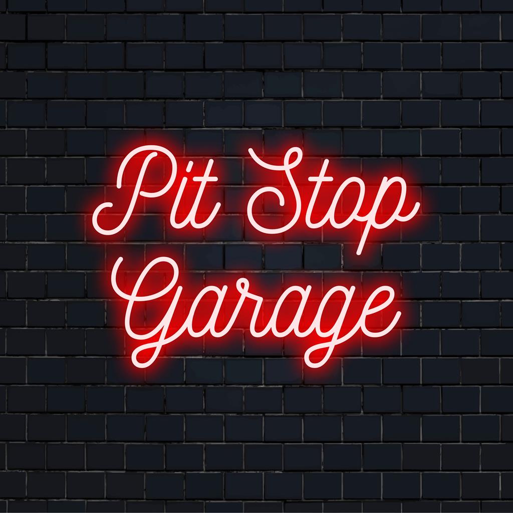Op maat gemaakt LED-neonbord met de tekst Pit Stop Garage, geschikt voor levendige ruimtes, en voegt een unieke, energieke gloed toe.