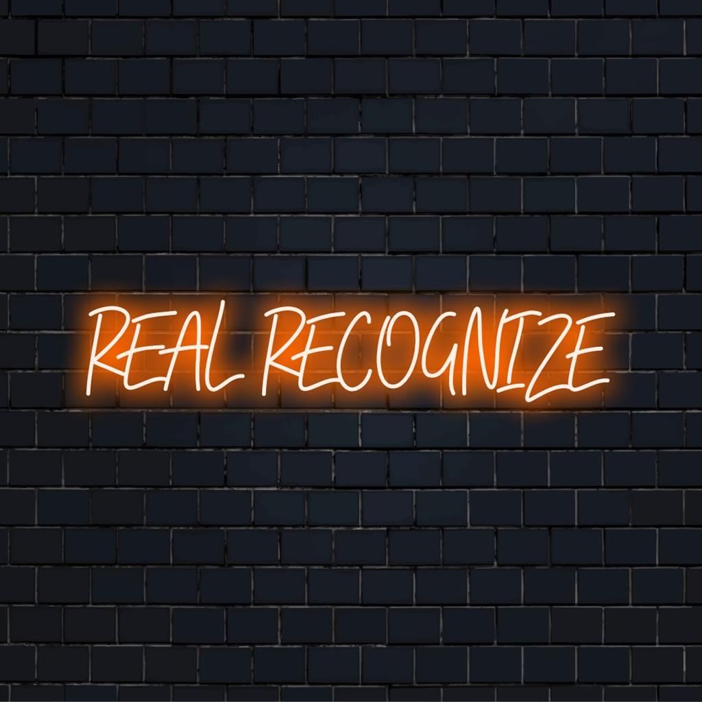 Levendig, op maat gemaakt LED-neonbord met de tekst Real Recognize Real; perfect voor het verlichten van elke ruimte met schitterende lichtdecoraties.
