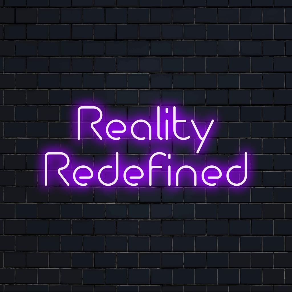 LED-neonreclame met de tekst Reality Redefined, met oplichtende letters. Ideaal als moderne wanddecoratie of als uniek neonstatement.